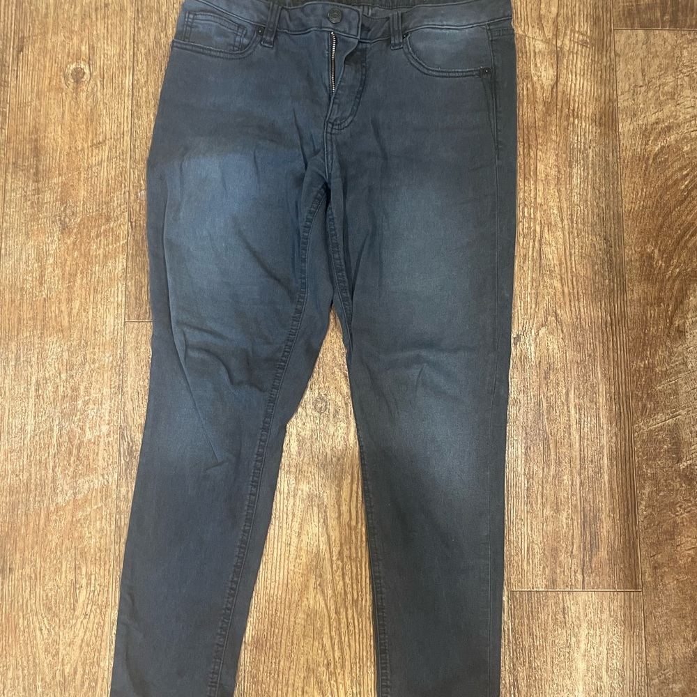 Miss me size 30. Black. Super skinny. Great condition.